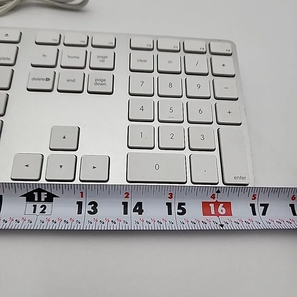 Genuine Apple‎ A1243 Wired Mac Standard USB Keyboard w/ Numeric Keypad White